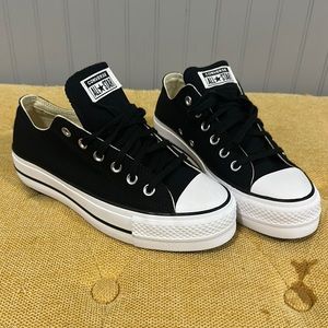 LIKE NEW All Star Lift Platform Low Top Converse